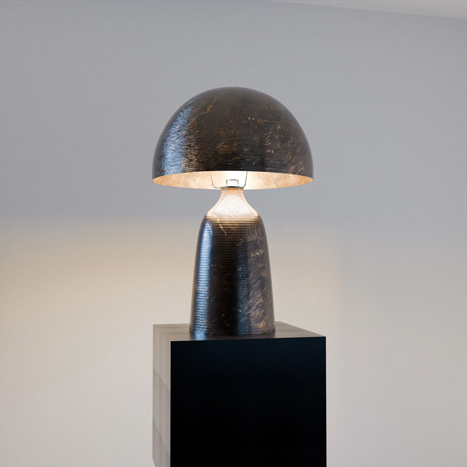 Under The Moon — beeld 1
